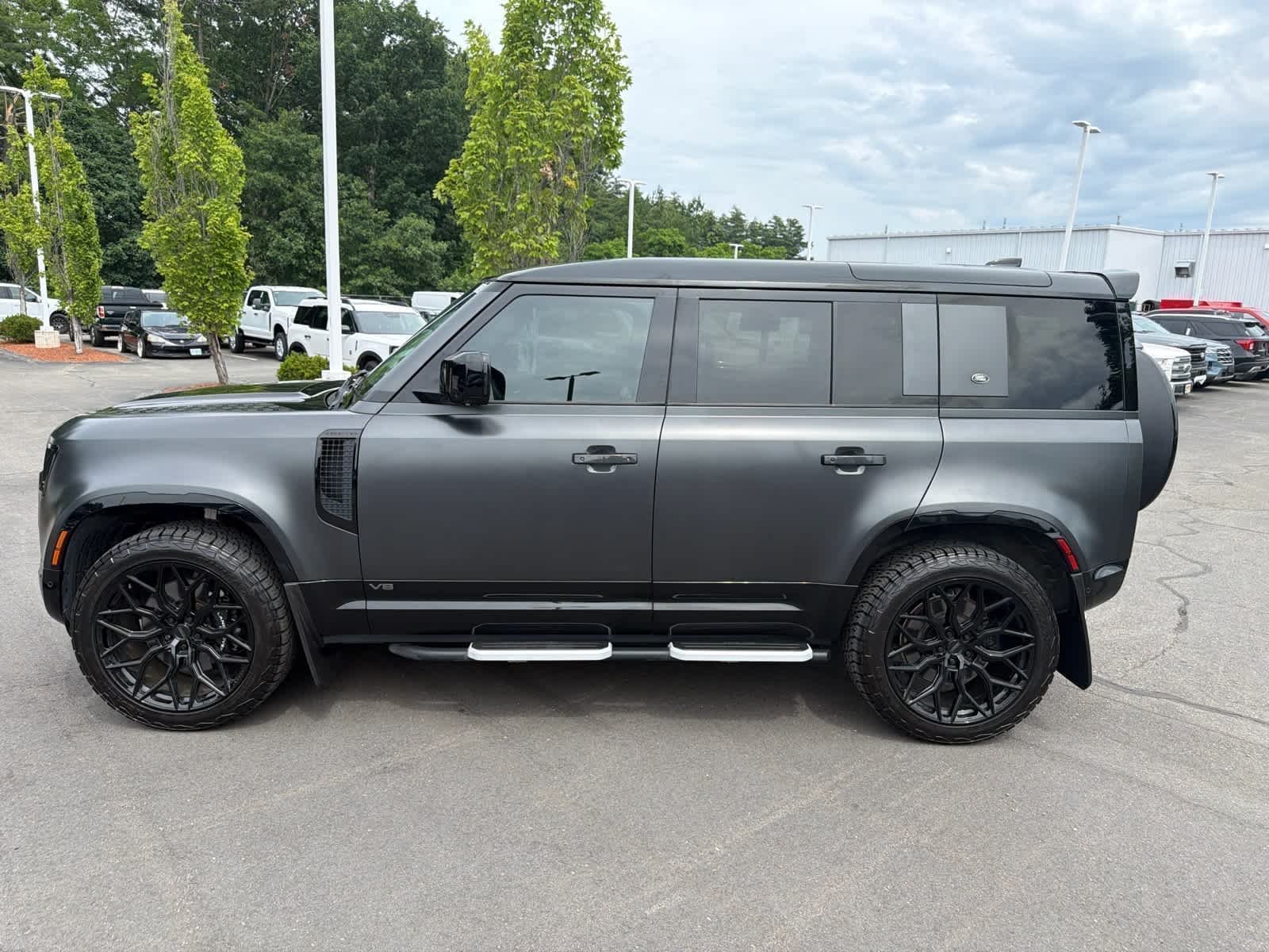 Used 2023 Carpathian Grey Premium Metallic Land Rover Carpathian Edition image 9