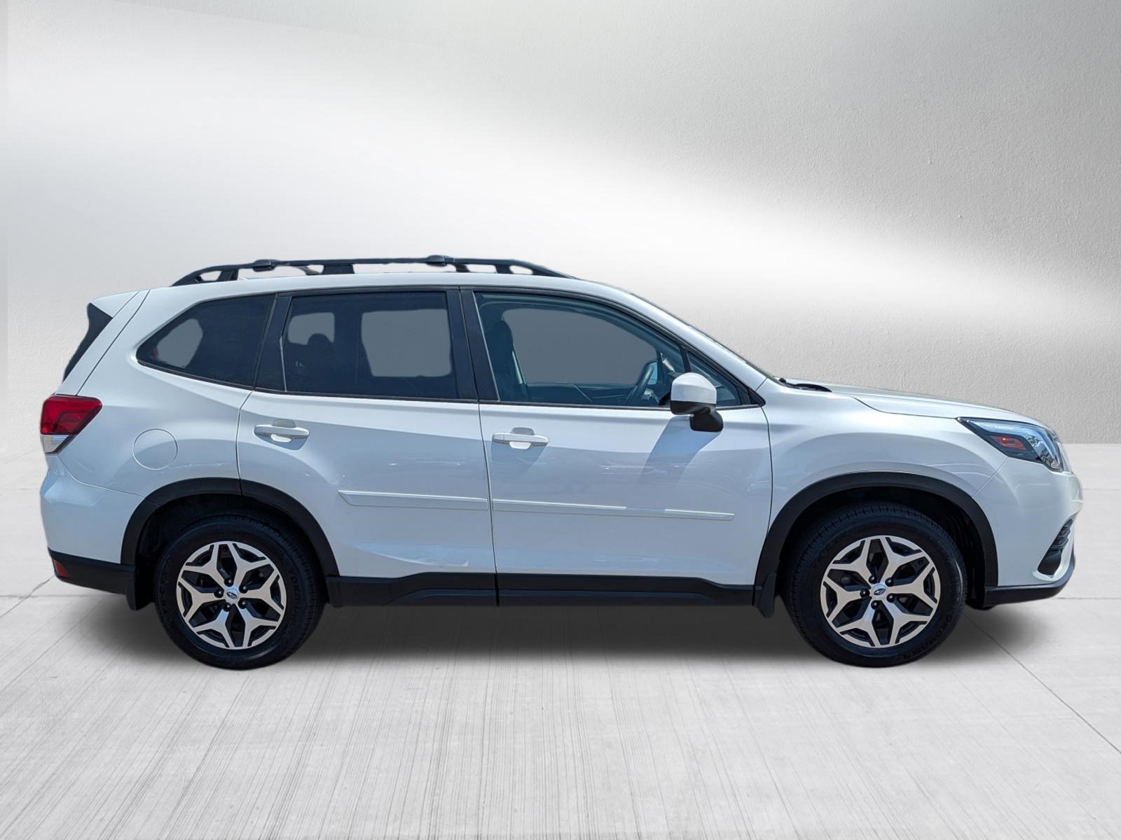 Used 2022 Crystal White Pearl Subaru Premium image 8