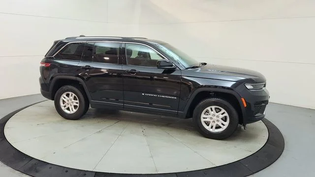 Used 2023 Black Jeep Laredo image 13