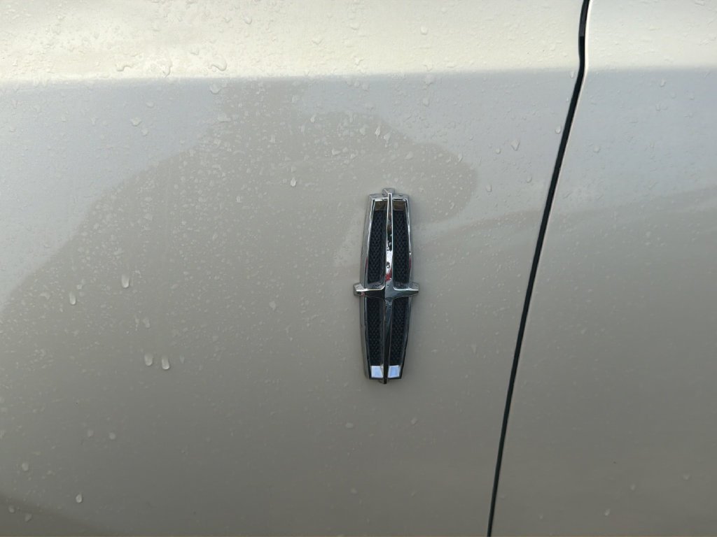 Used 2014 Silver Lincoln Base image 24