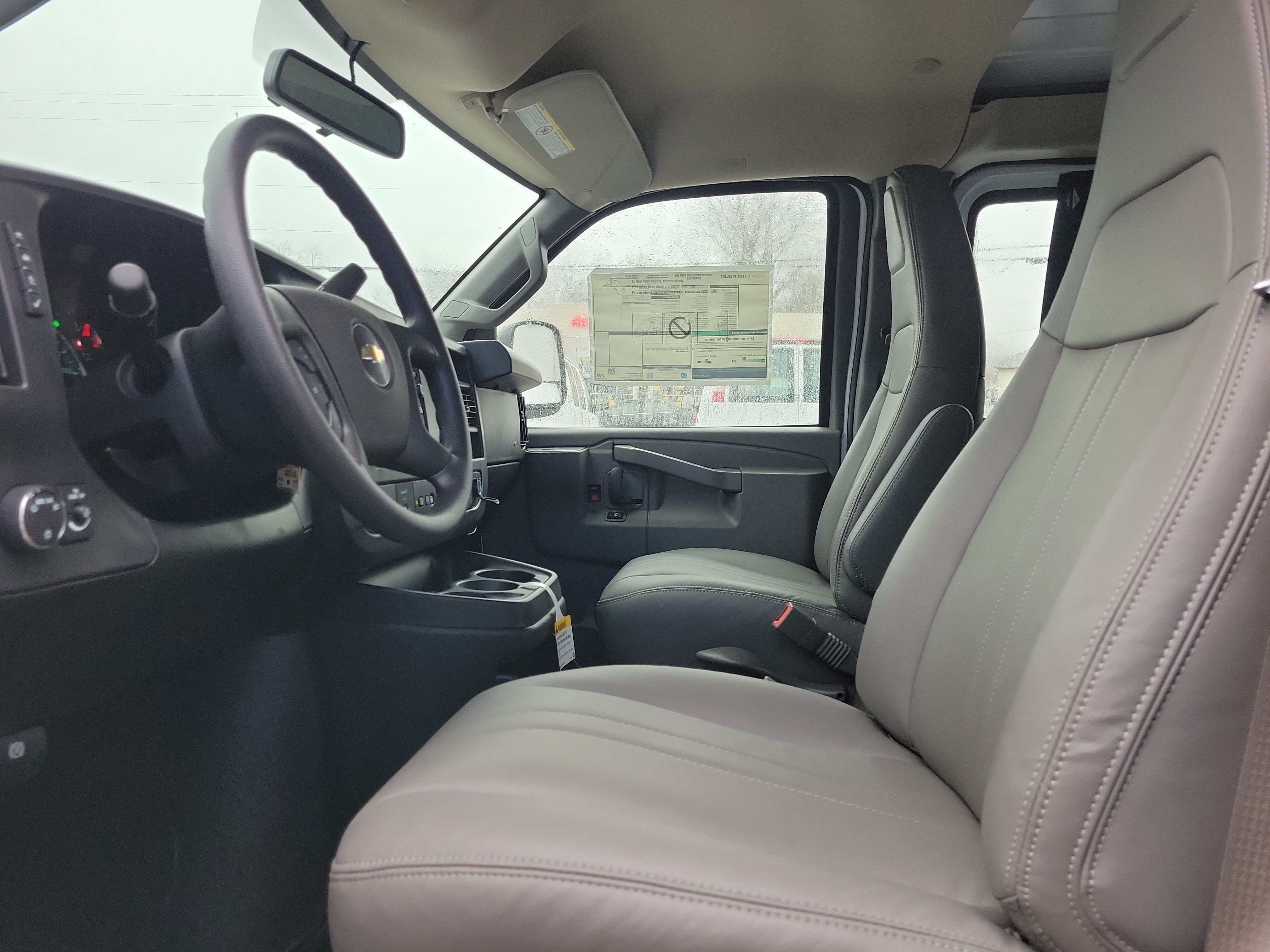 2025 Chevrolet Express Cargo Work Van - Photo 15