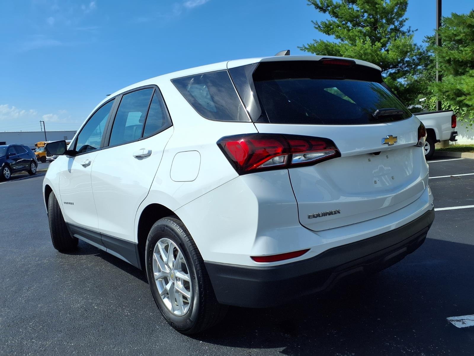 Used 2022 Summit White Chevrolet LS image 27