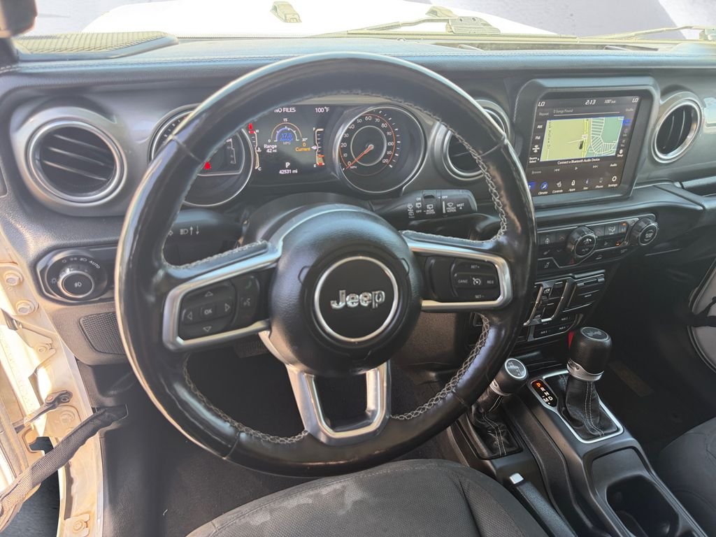 Used 2023 White Jeep Sahara image 9