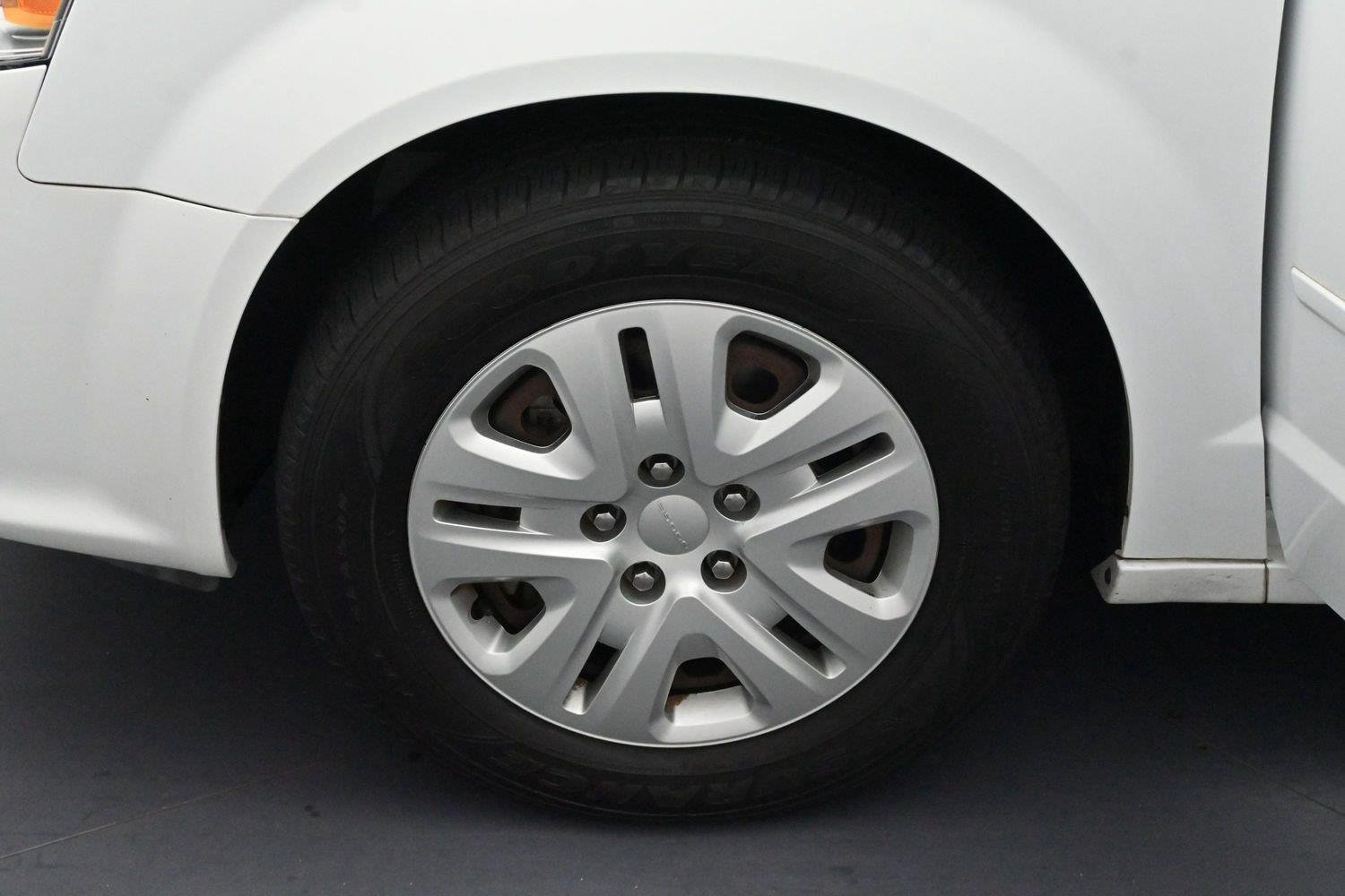 Used 2017 White Knuckle Clearcoat Dodge SE image 24