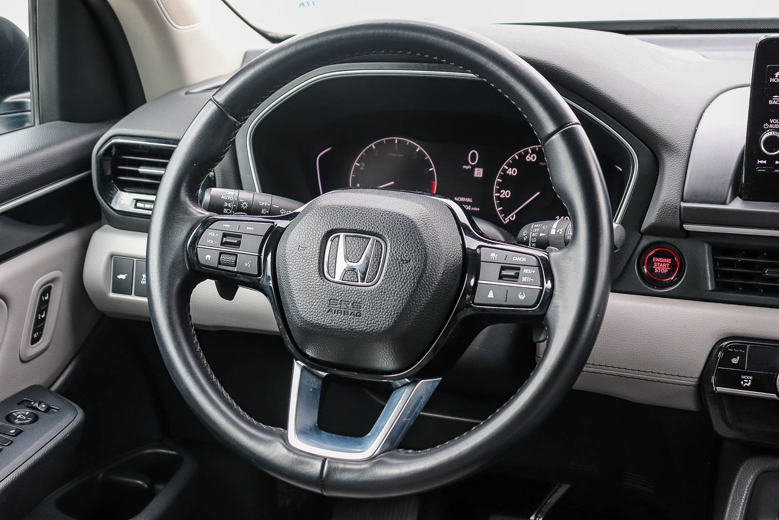 Certified Used 2024 Platinum White Pearl Honda EX-L 8 Passenger image 54
