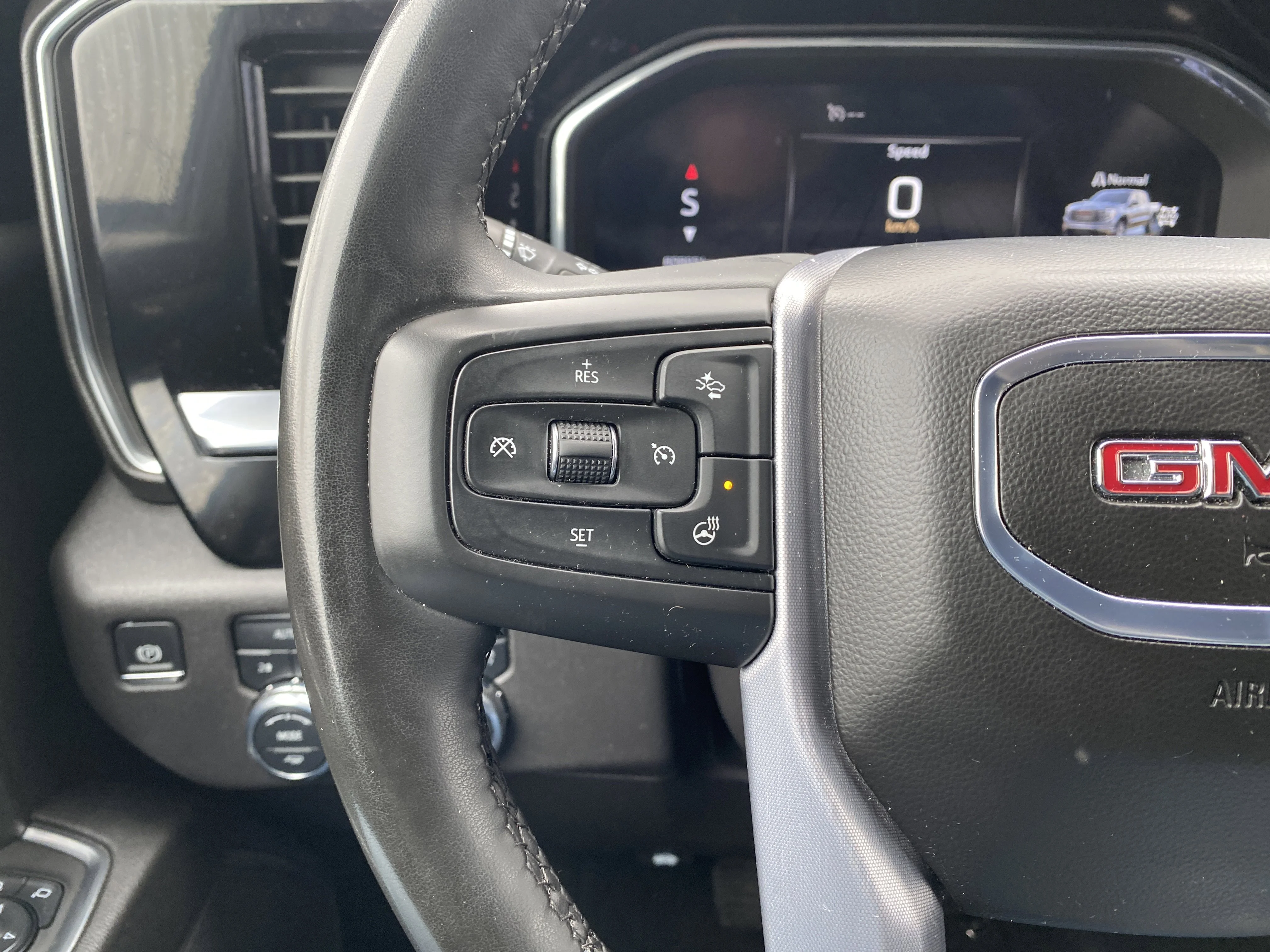Used 2024 Black GMC Crew Cab Elevation * 6 PASSENGER * DUAL CLIMATE * RADAR CRUISE * image 12
