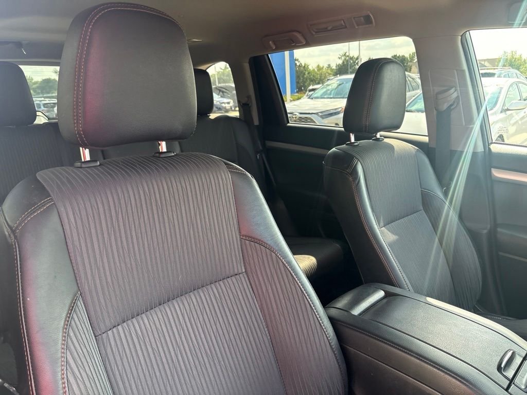 Used 2016 Gray Toyota LE V6 image 24