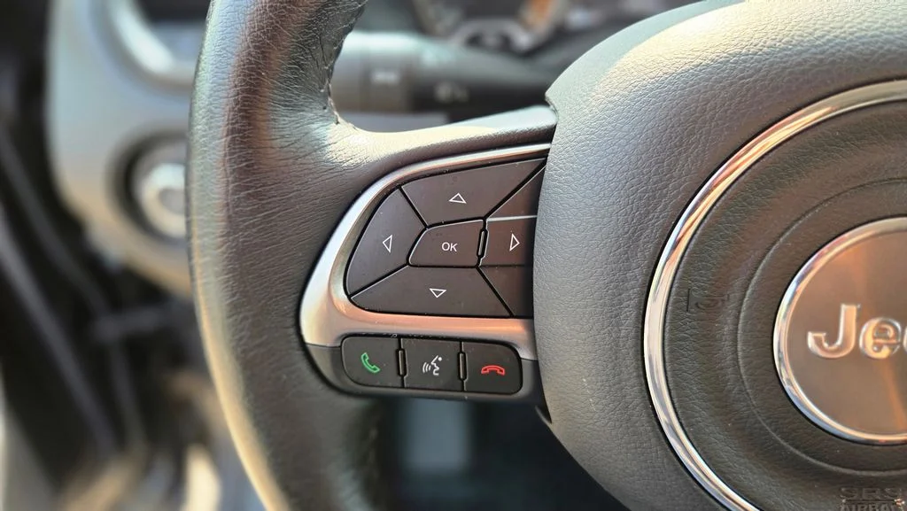 Used 2022 Gray Jeep Limited image 18