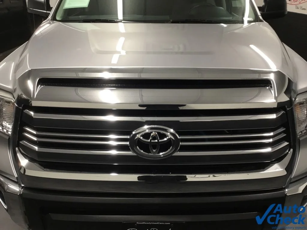 Used 2017 Silver Toyota SR5 image 23