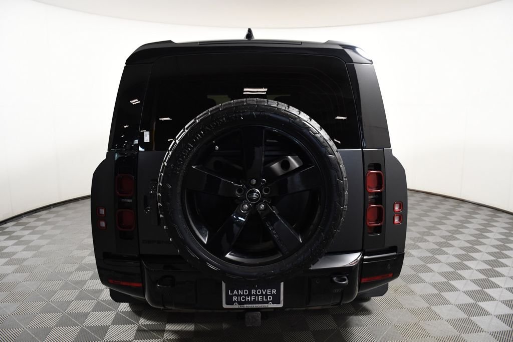 Used 2024 Eiger Gray Metallic Land Rover X-Dynamic SE image 5