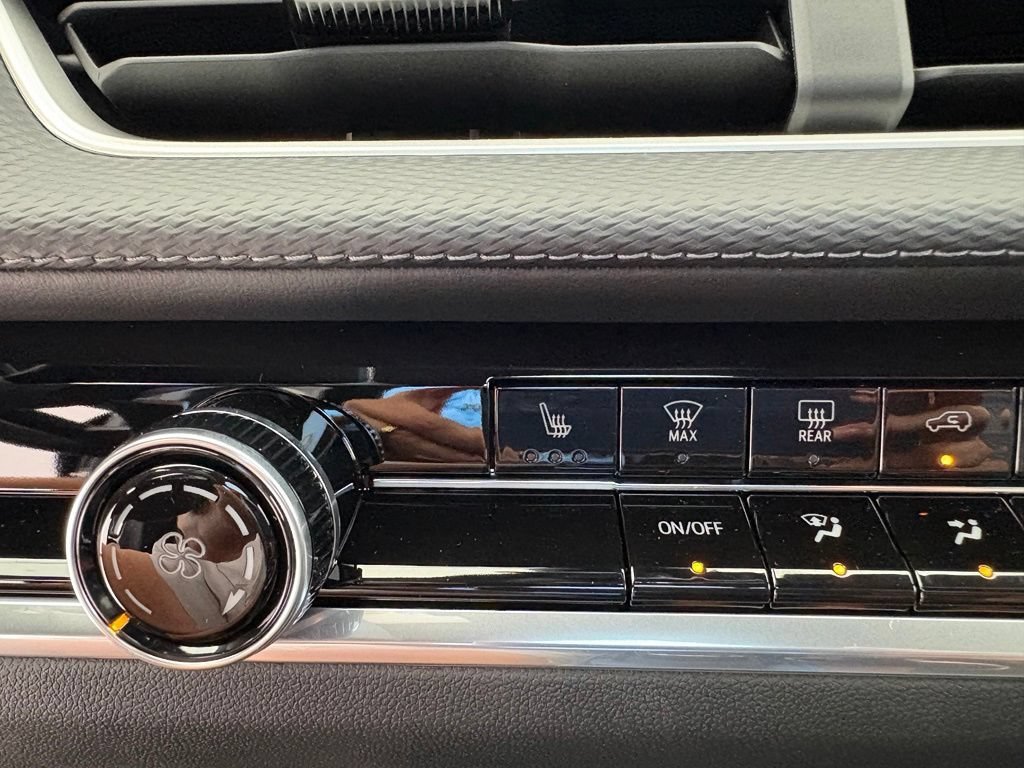 2027 Chevrolet Equinox LT - Photo 10