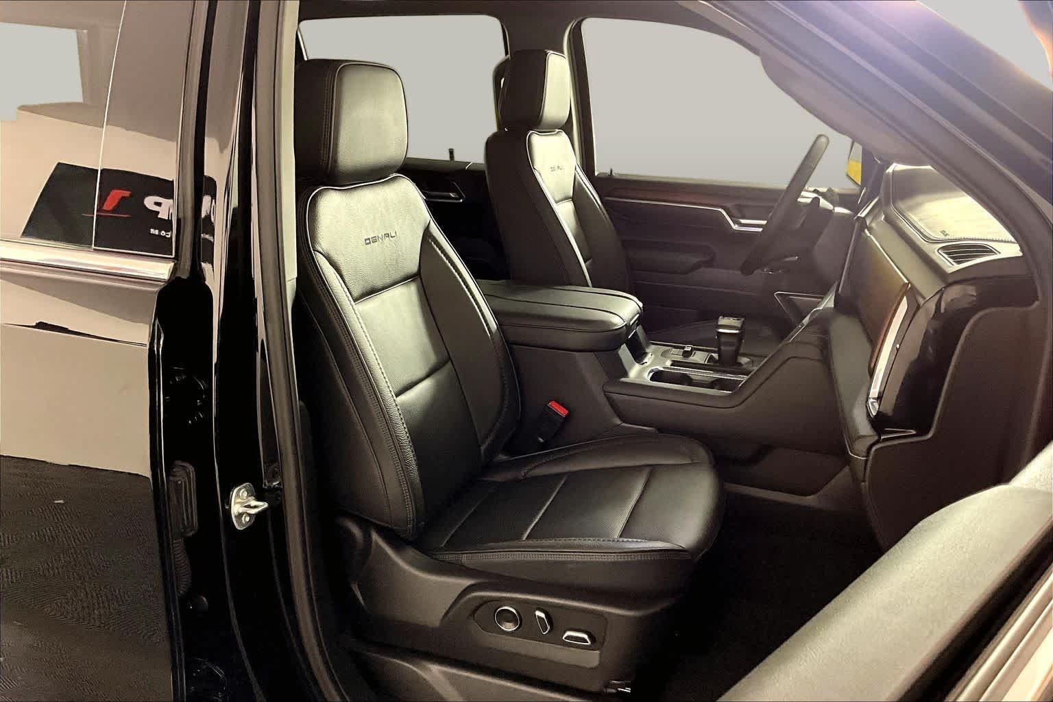 Certified Used 2025 Onyx Black GMC Denali image 9