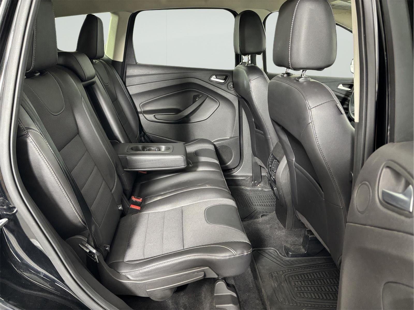 Used 2016 Shadow Black Ford SE image 18