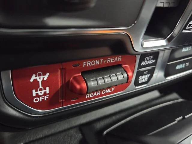 New 2026 Bright White Clear-Coat Exterior Paint Jeep Rubicon X image 19