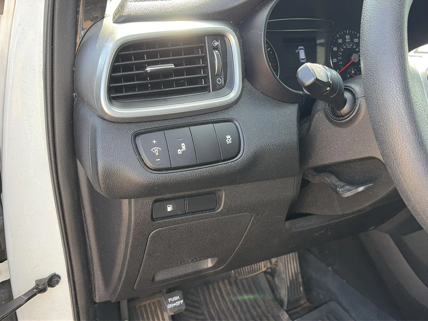 Used 2019 White Kia LX image 22