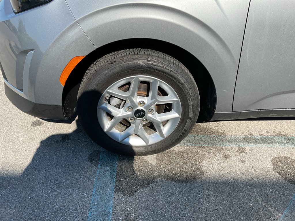 2023 Kia Soul LX photo 3