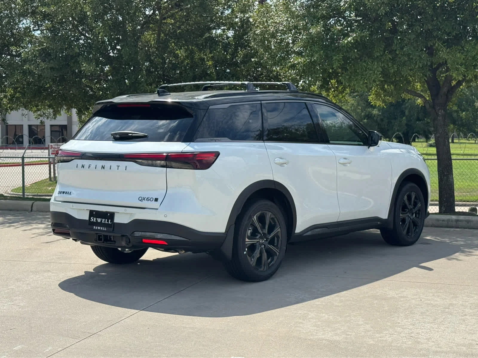 New 2027 2T RAD WHT INFINITI Autograph AWD image 3