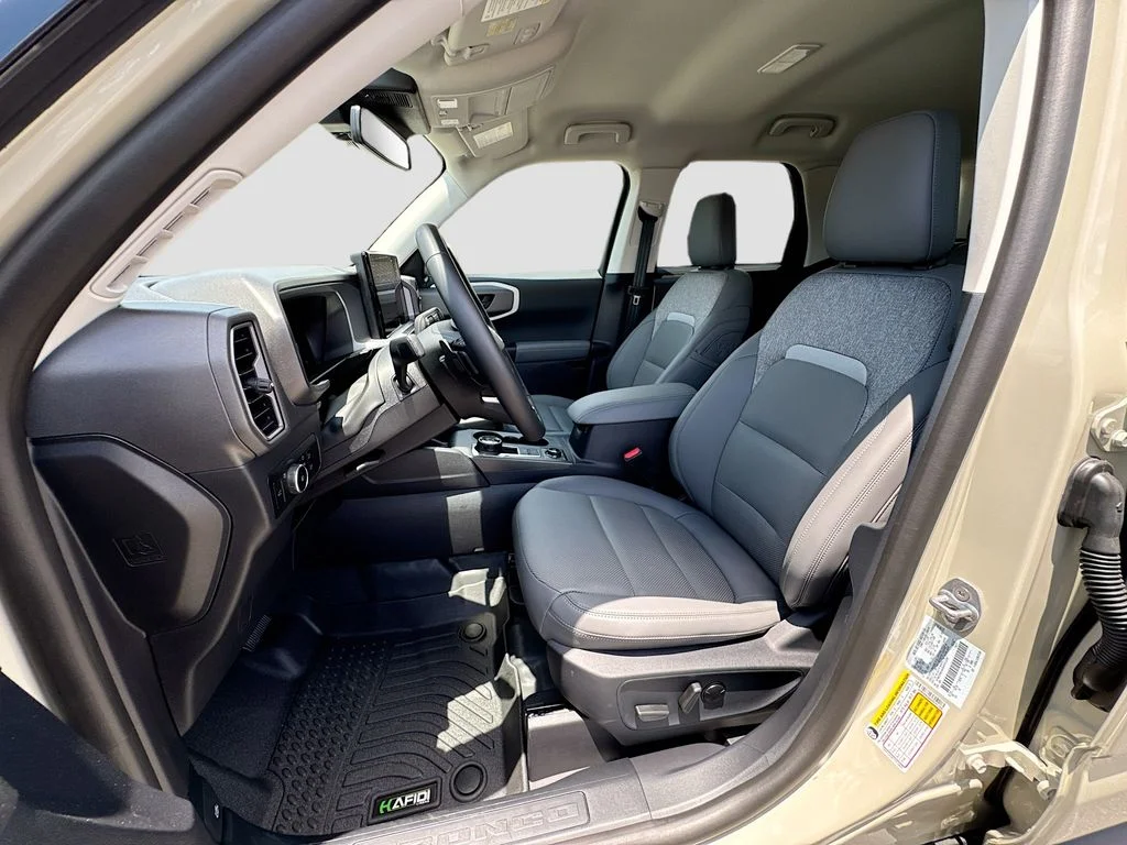 Used 2025 Beige Ford Badlands image 22