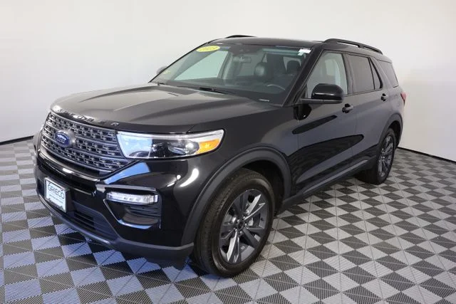 Used 2023 Black Ford XLT image 4