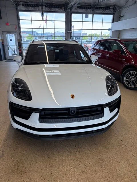 2023 Porsche Macan T