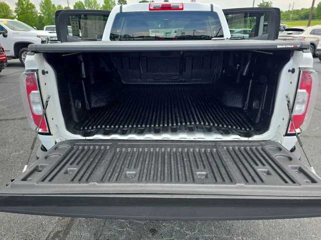 Used 2017 White GMC Base image 13