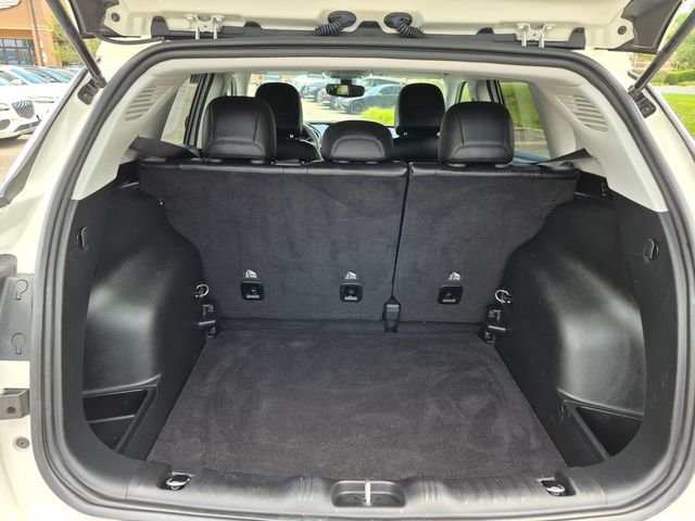 Used 2018 White Jeep Latitude image 24