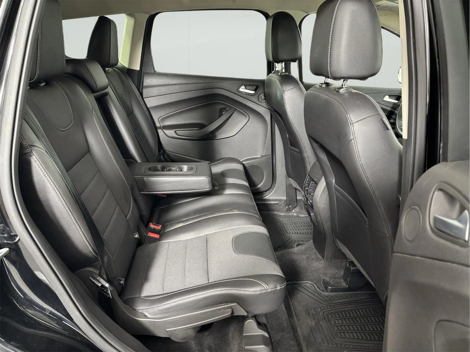Used 2016 Shadow Black Ford SE image 18