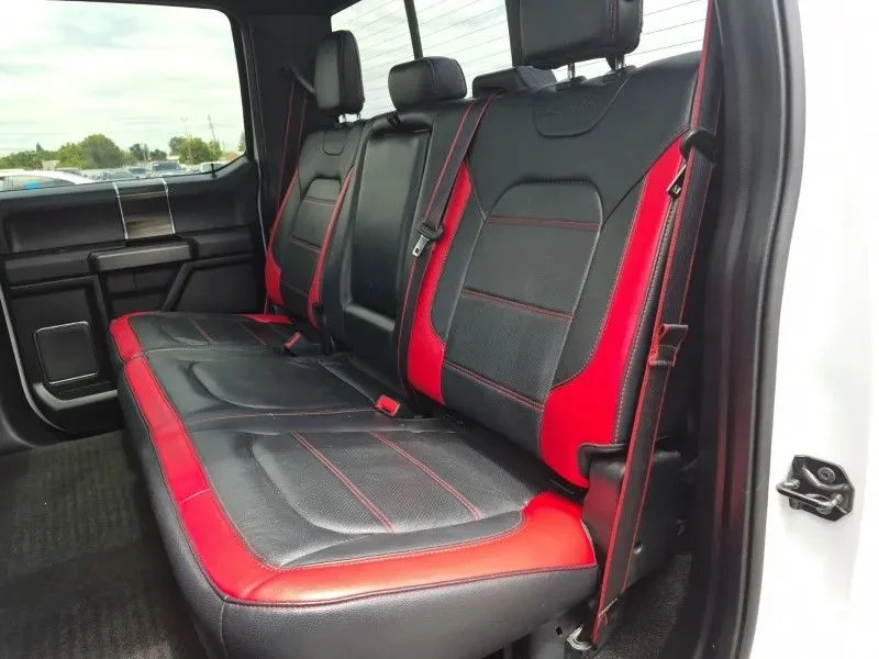 Used 2018  Ford Lariat image 10