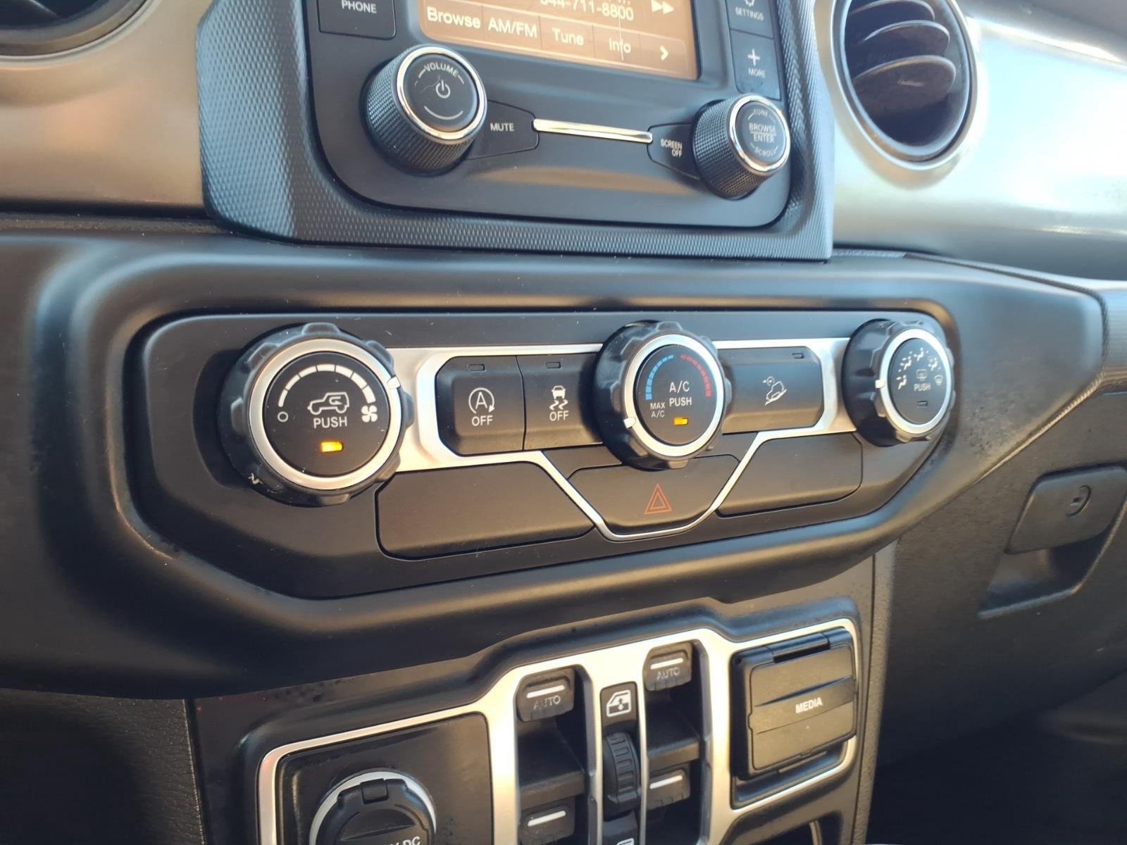 Used 2018 Bright White Clearcoat Jeep Sport S image 25