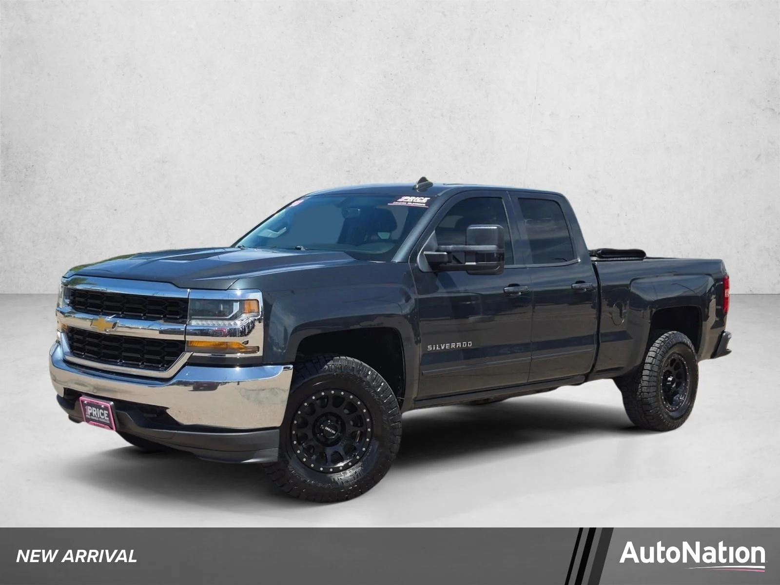 Used 2018 Graphite Metallic Chevrolet LT image 1