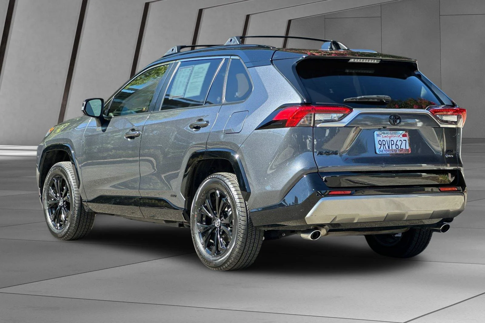 2025 Toyota RAV4 XSE - Photo 11