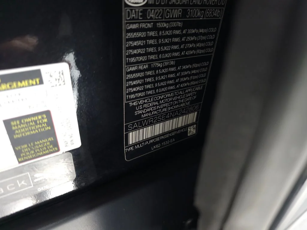 Used 2022 Black Land Rover HSE Dynamic image 34