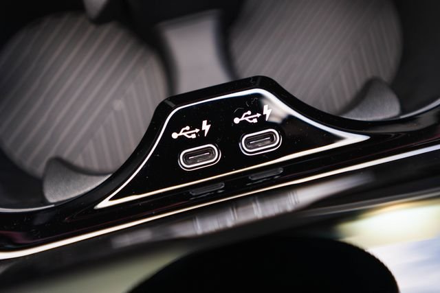 New 2027 Alpine White BMW 550e xDrive image 28