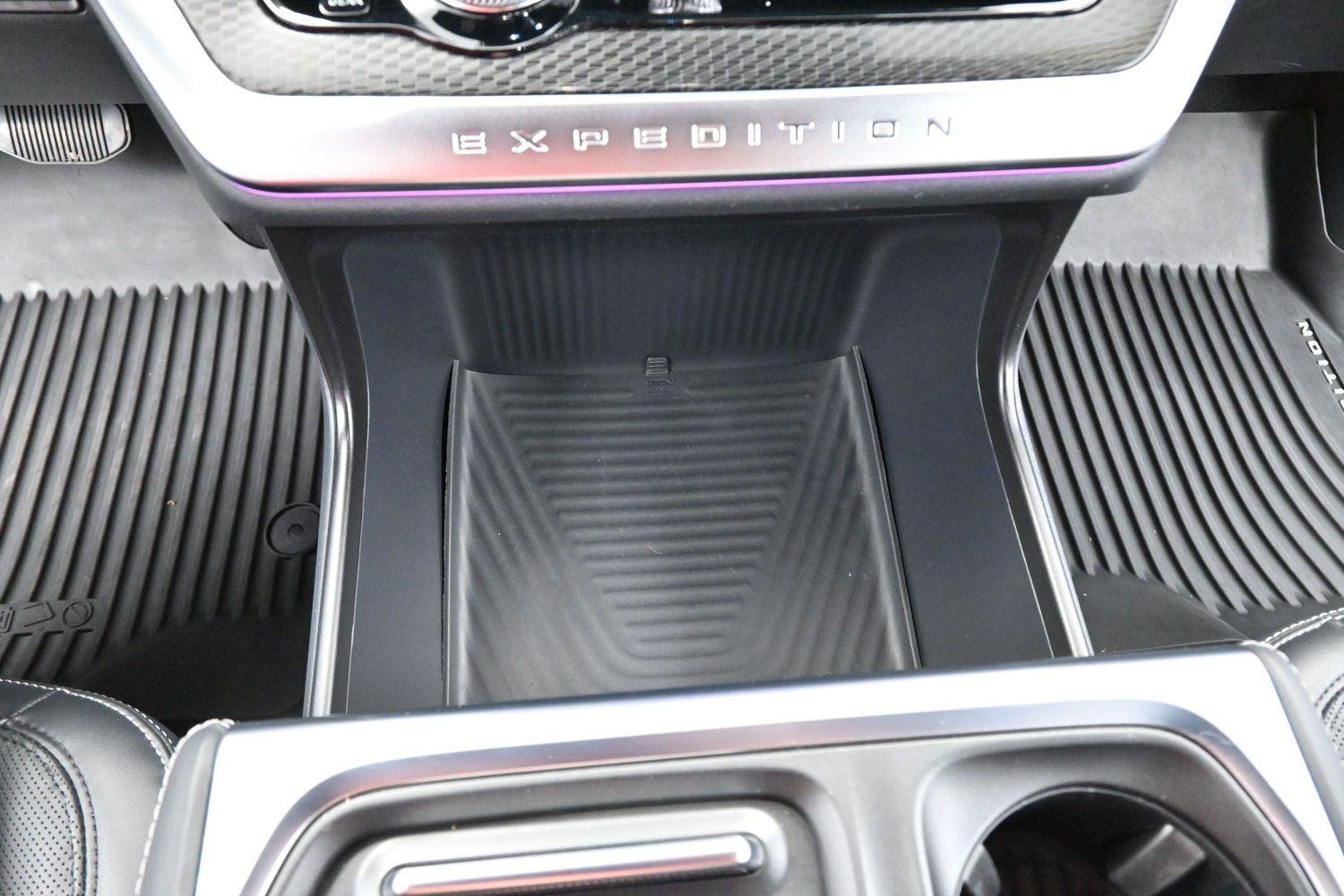 Used 2025 Agate Black Ford Platinum image 34