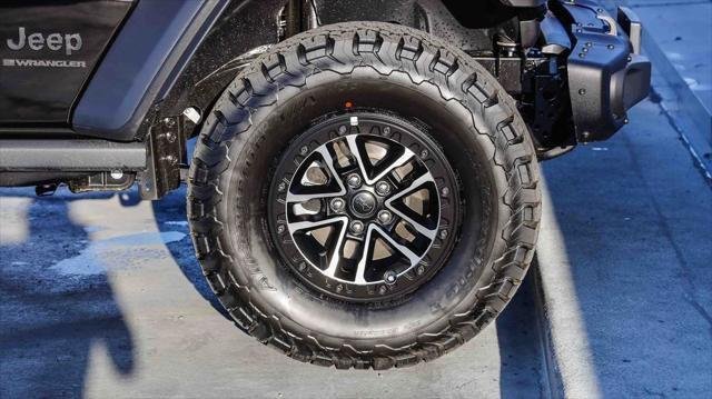 New 2026 Black Clear-Coat Exterior Paint Jeep Rubicon 392 image 11