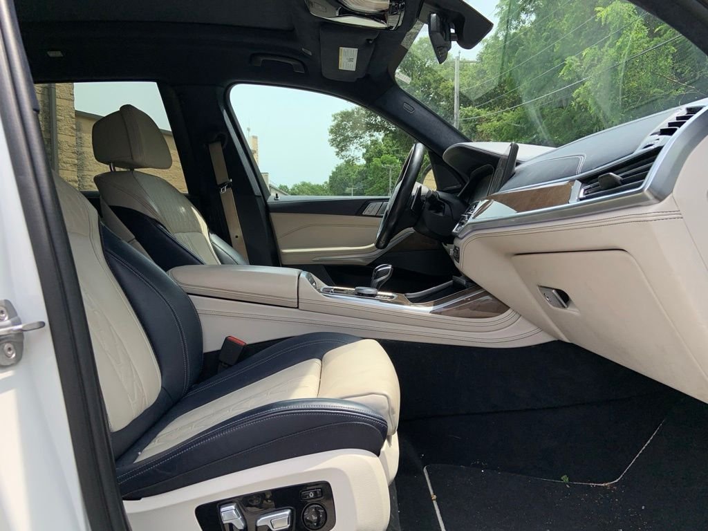 Used 2020 White BMW M50i image 15
