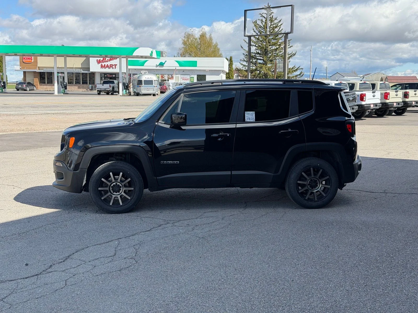 Used 2018 Black Jeep Latitude image 6
