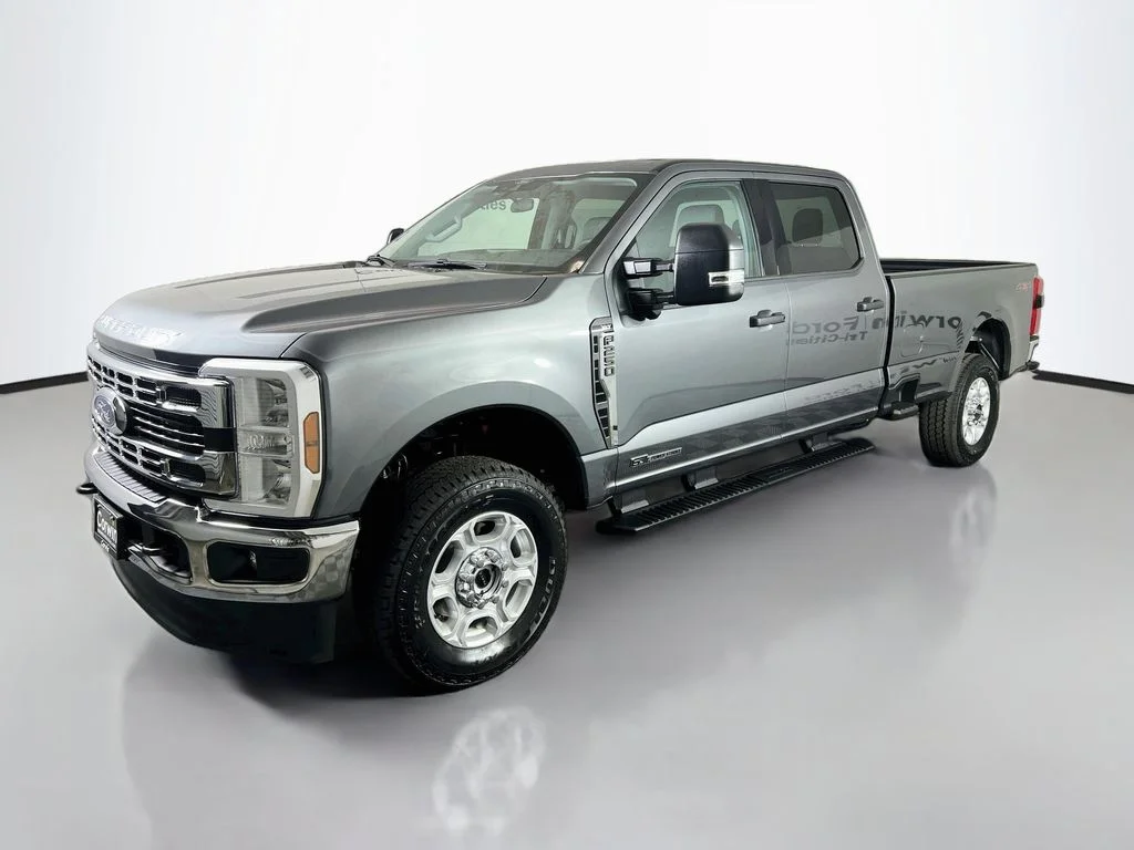 New 2026 Carbonized Gray Metallic Ford XLT image 5