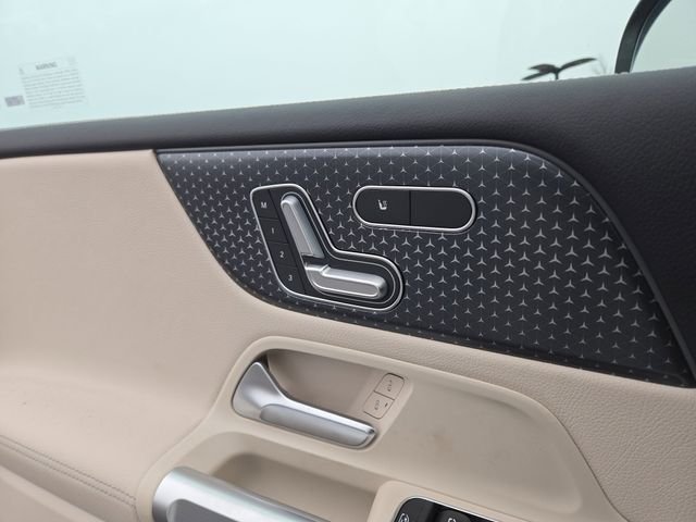 New 2026 Polar White Mercedes-Benz GLB250 image 22