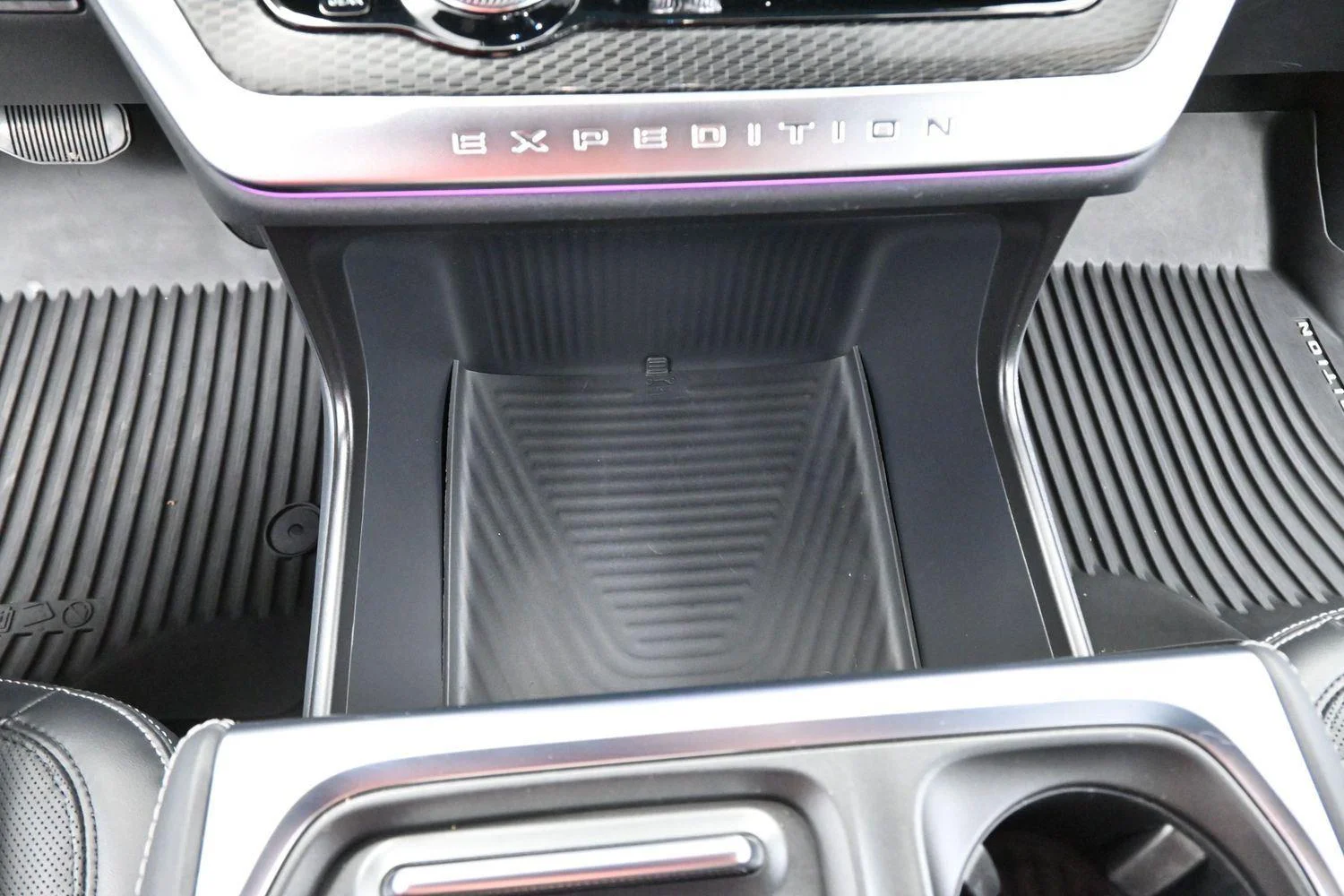 Used 2025 Black Ford Platinum image 34