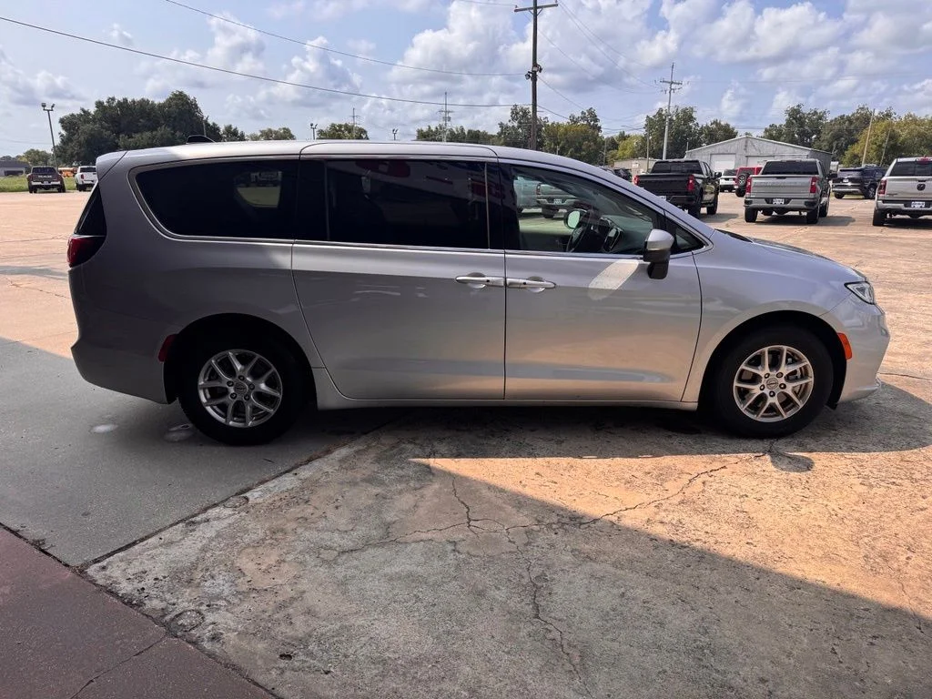 Used 2023 Silver Chrysler Touring L image 11