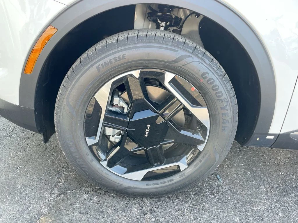 Certified Used 2026 White Kia S image 36