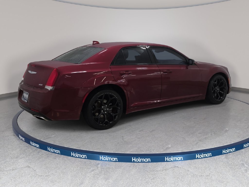 Used 2018 Velvet Red Pearlcoat Chrysler Touring image 6
