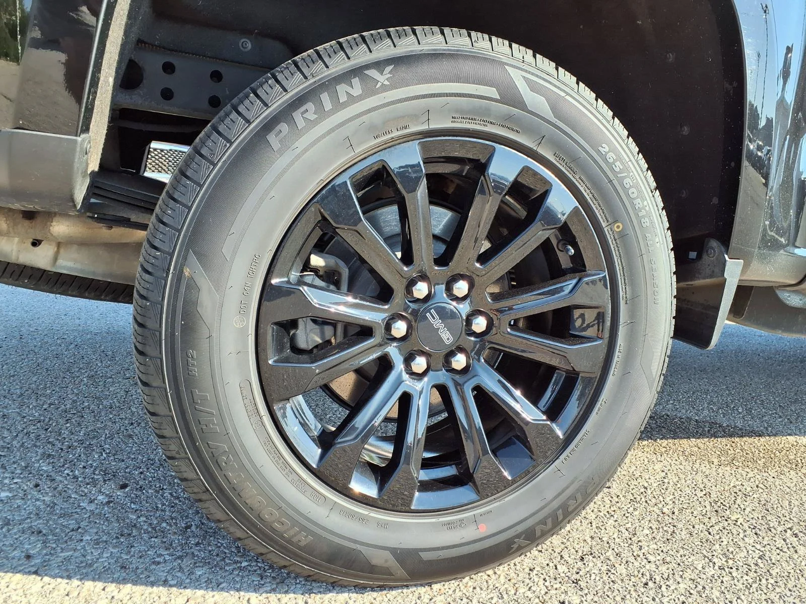 Used 2022 Onyx Black GMC 4WD Elevation image 34