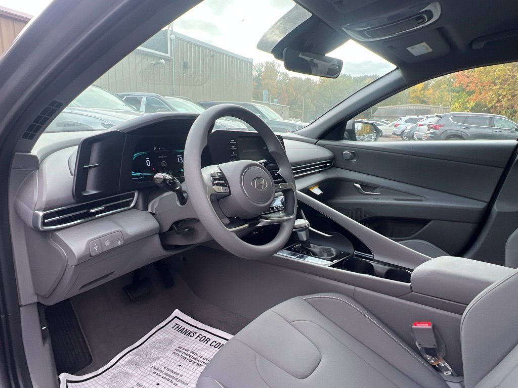 Certified Used 2025 Silver Hyundai Blue image 12