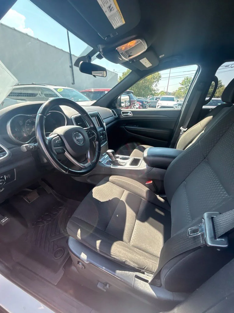 Used 2020 White Jeep Laredo E image 12
