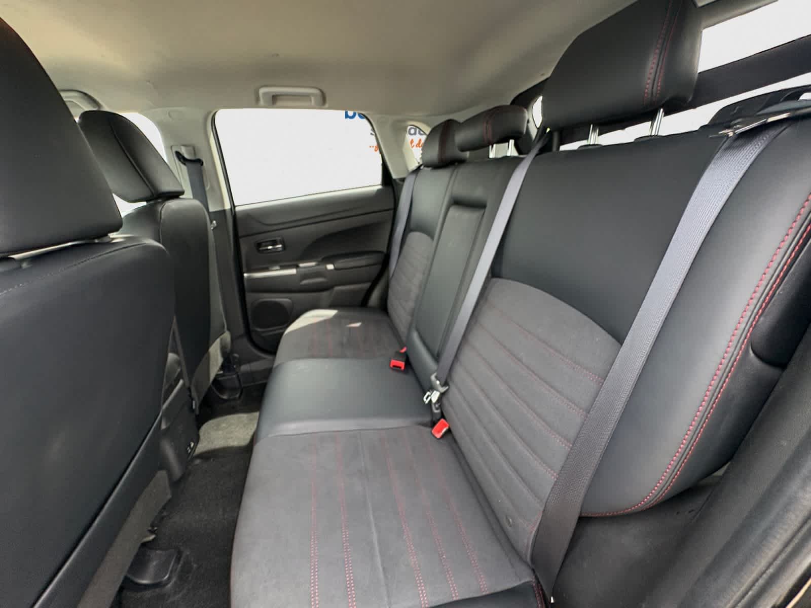 Used 2025 Labrador Black Pearl Mitsubishi SE image 18