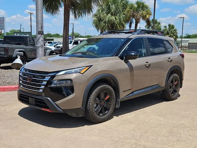Used 2025  Nissan Rock Creek image 3