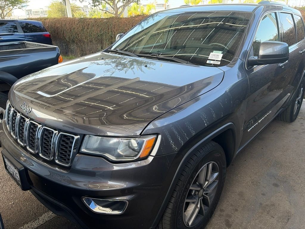 Used 2018 Gray Jeep Laredo E image 4