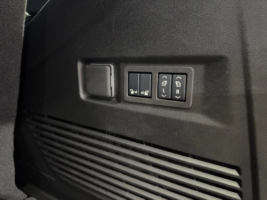 Used 2024 White GMC Denali image 93